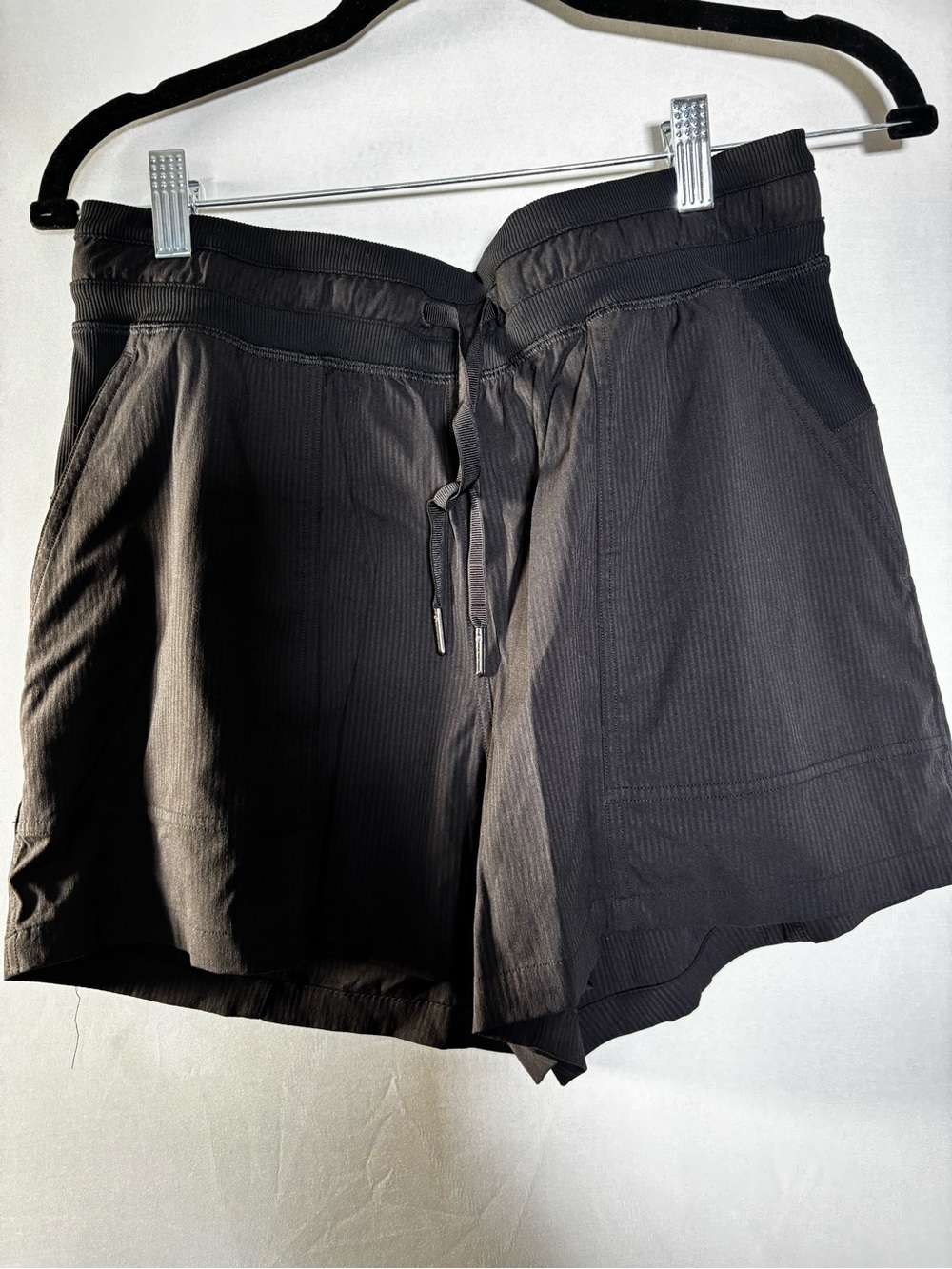 Lululemon Dance Studio Shorts NWOT Size 8